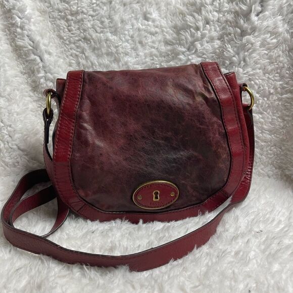 Fossil leather cranberry red messenger bag distressed cow hide leather f… - Picture 2 of 9
